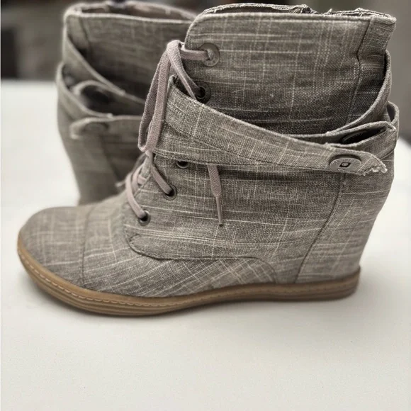 Blowfish Malibu Gray Women's Wedge Ankle Boots - Picture 1 of 7